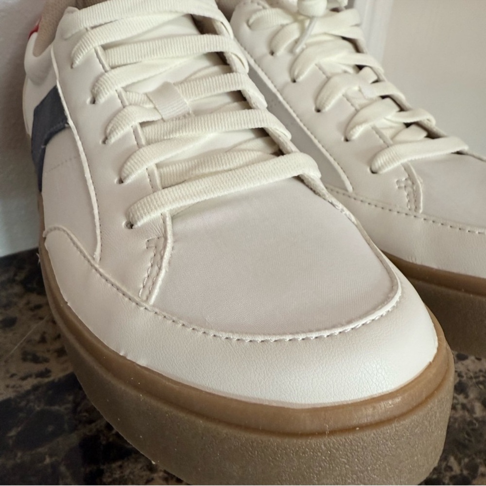 Dr. Scholl's White and Tan Women's Sneakers • Brand new, in original packaging. - Picture 5 of 12